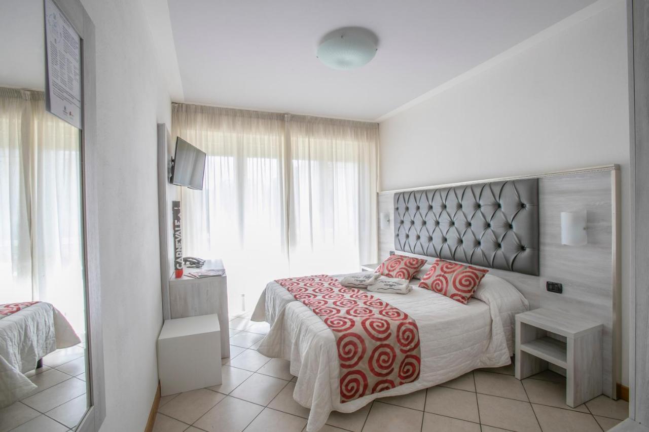 Hotel Playa Viareggio Exterior photo